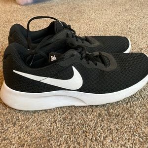 Nike Tanjun sneakers, size 9